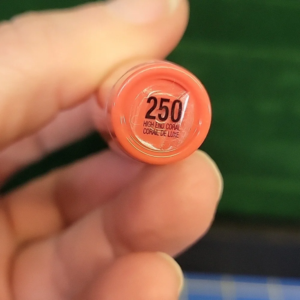 Revlon Kiss Cushion Lip Tint 4.4ml New Sealed Tube - 250 High End Coral